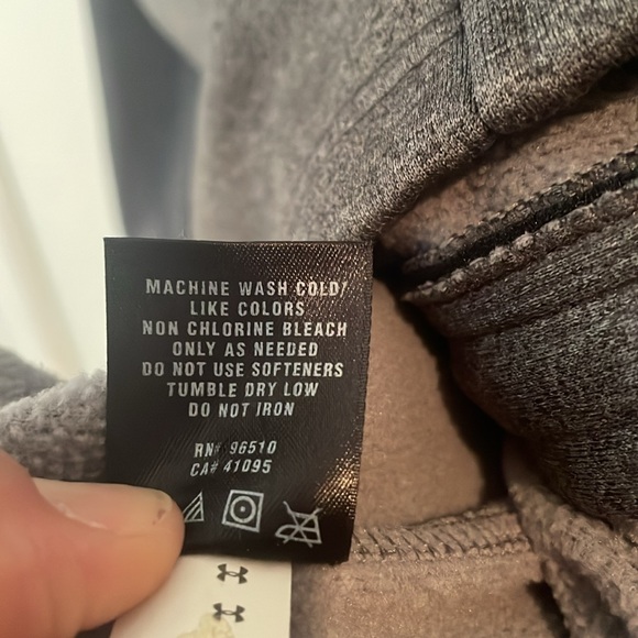 Under Armour Long Sleeve Full Zip Top-Men's size Medium-GUC - Picture 7 of 16